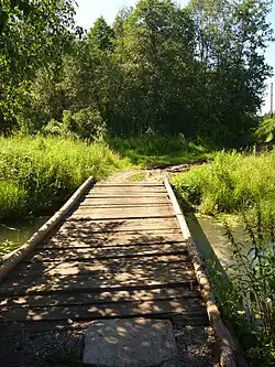 Мост через реку Армязь около линии Горьковской железной дороги летом 2012 года