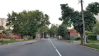 вид в направлении перекрёстка с улицей Василия Стуса (Чернышевского);на перекрёстке: слева — памятник истории Дом, где жил художник В. М. Конашевич (№ 37/23)справа — исторические дома №№ 32/18 и 30/21