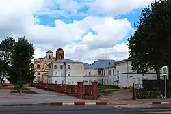 Вид на костёл Св. Михаила Архангела и здание бывшей мужской гимназии