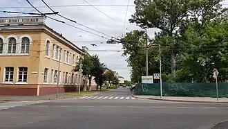 конец улицы — вид со стороны пересечения улиц Гончая и Преображенскаяслева Дом реального училищасправа Центральный парк