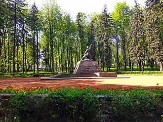 Памятник Марату Казею в парке