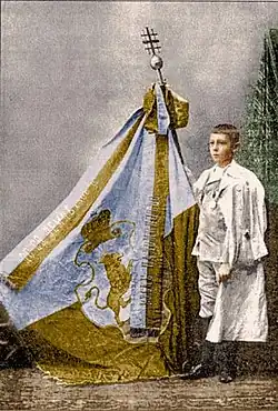 Парень вместе с паломническим флагом «Русского паломничества к Святой земле», 1906 год