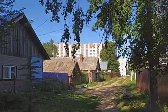 На улице Набережной