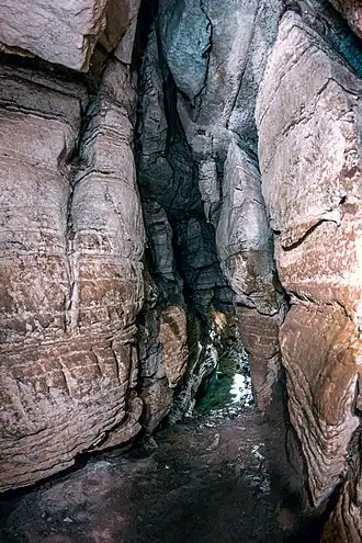 Небольшое озеро в Мечкинской пещере