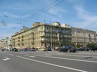 Общий вид здания от Аничкова моста