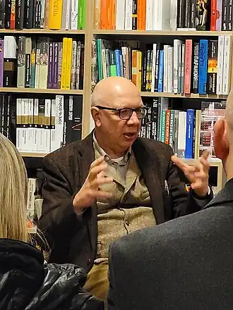 Николай Плотников на дискуссии «Что даёт философия для понимания происходящей катастрофы» авторов сборника «Перед лицом катастрофы» в книжном магазине Babel Books Berlin 1 декабря 2023 года