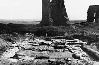 Фундамент каменной церкви Новогрудского детинца. Раскопки 1973 года