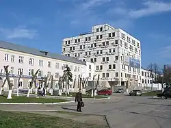 Административное здание предприятия постройки 1961 года (дом № 107 по улице Калинина в Чебоксарах)