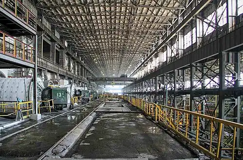 Стержневые мельницы в цехе обогащения