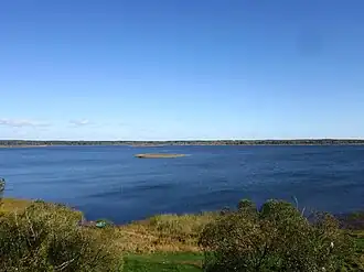 Вид на озеро осенью 2015 года