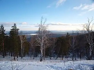 Озёра Малый Кисегач (на втором плане) и Большой Кисегач (справа на горизонте) с Центрального Ильменского хребта