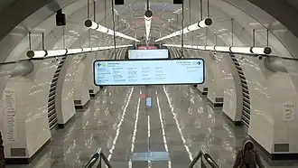 Вид на осветительную конструкцию с лестничного перехода