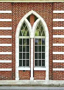 Окно первого яруса