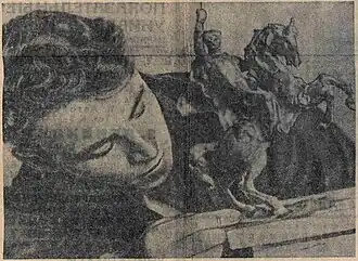 П. Баландин работает над скульптурой Чапаева