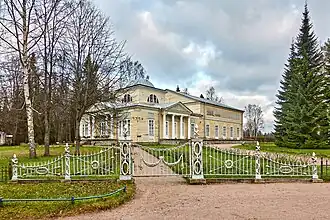 Решётка и ворота павильона