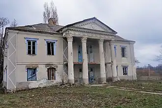 Дворец усадьбы Свидерских (в советские годы - школа)