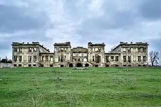 Руины усадьбы, вид с озера