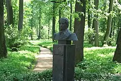 Бюст  в усадьбе Вязёмы Московской области