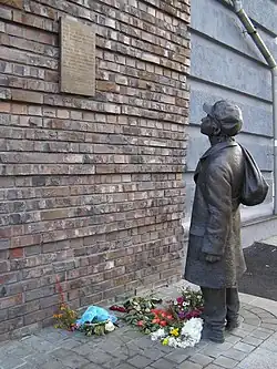 Памятник Анатолию Кузнецову