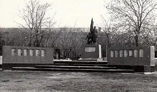 Памятник на братской могиле хутора Весёлый Веселовского района Ростовской области, 1980-е годы