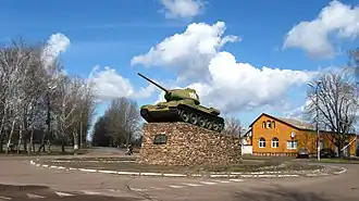 Памятный знак воинам-освободителямслева — улица Космонавтов