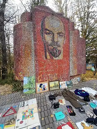 Мозаика с портретом Ленина и блошиный рынок в 2022 году