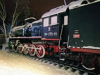 Памятник-паровоз ЭР-771-11 с обновлённым (правильным) регистрационным номером. Произведён на заводе в ЧССР в 1950 году