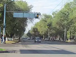 Вид в западном направлении с перекрёстка проспекта Алтынсарина и улицы Жандосова. Октябрь 2014