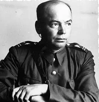 В форме Народного войска польского с погонами майора