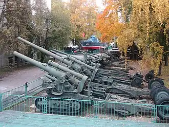 ЦМВС. На заднем плане бронекатер проекта 1124