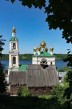 Воскресенская церковь и часовня Архистратига Михаила