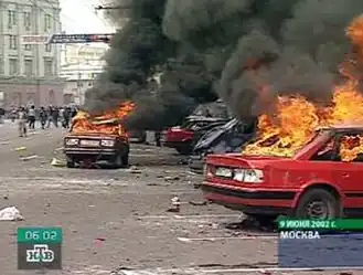 Манежная площадь во время погромов. Кадр из репортажа телеканала НТВ, 9 июня 2002 года