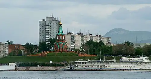 Вид на сопку из города Красноярска, район Свято-Никольского храма на правобережьи