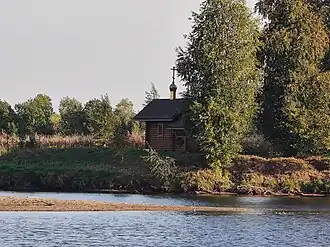 Никольская часовня на острове на реке Шуе