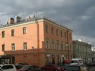 Усадьба Телятникова, на первом плане — дом № 16