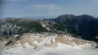 Массив Оштен справа. Вид с горы Фишт