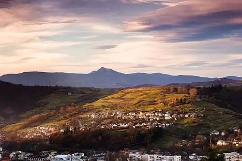 Гора Пикуй на горизонте