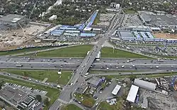 Развязка улицы Горбунова (на переднем плане) с МКАД