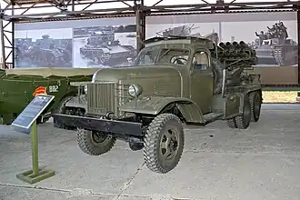 Блок БМ-14 на шасси ЗИС-151 в Музее отечественной военной истории