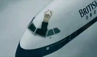 Компьютерная реконструкция инцидента от «Cineflix» (КВС снаружи самолёта)