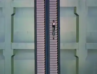 Рей Аянами и Синдзи Икари едут на эскалаторе