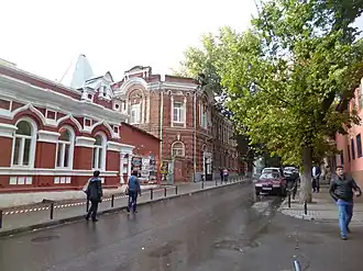 Административный корпус Рост ГМУ(на заднем плане)