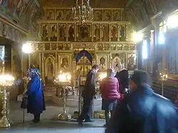 Главный зал с иконостасом