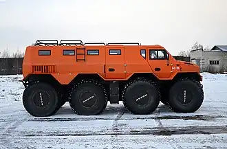 Благодаря очень малым свесам и четырём осям «Русак-3994» обладает очень хорошей геометрической проходимостью