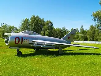 Миг-17 — самолёт который осваивалА. И. Покрышкин будучи командиром88-го ИАП во Ржеве(на газоне перед аэродромом Ржев)─────────────────────────────