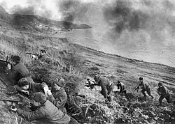 Десантники на берегу Керченского пролива, 1944, фото Е. Халдей