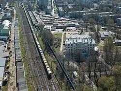 Вид на станцию «Пискарёвка» с высоты птичьего полёта. В левом верхнем углу снимка видна Нартовская улица