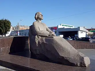 Памятник на улице Циолковского в Санкт-Петербурге