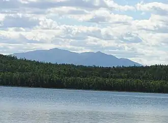 Светлое озеро — вид на Денежкин Камень