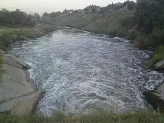 Канал несколькими метрами ниже головного сооружения